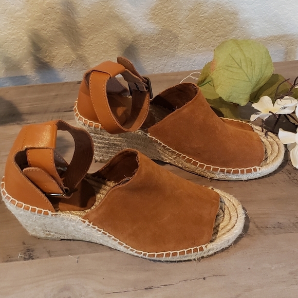 GAP Espadrille Wedge Sandal - Picture 8 of 9